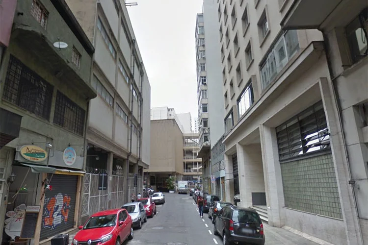 No prédio, funcionam dois restaurantes no térreo e há unidades comerciais e residenciais nos dois andares superiores (Google Maps/Reprodução)