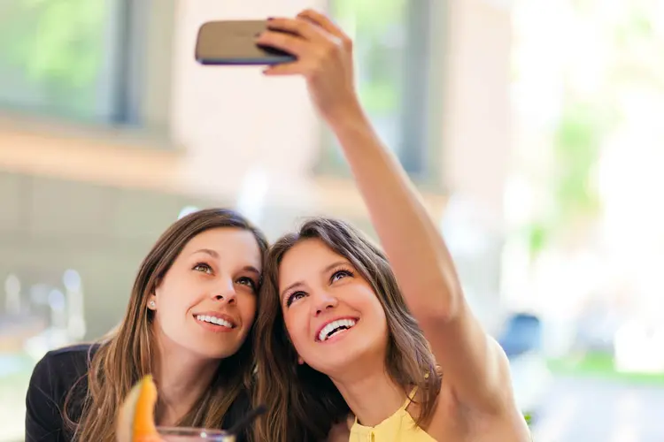 Selfie: estudo mostra que narcisistas curtem fotos de outros narcisistas (Minerva Studio/Thinkstock)