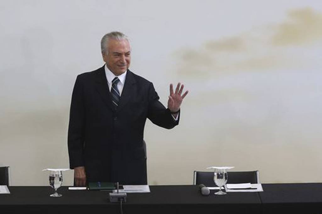 "Não estou preocupado com popularidade", diz Temer após cerimônia