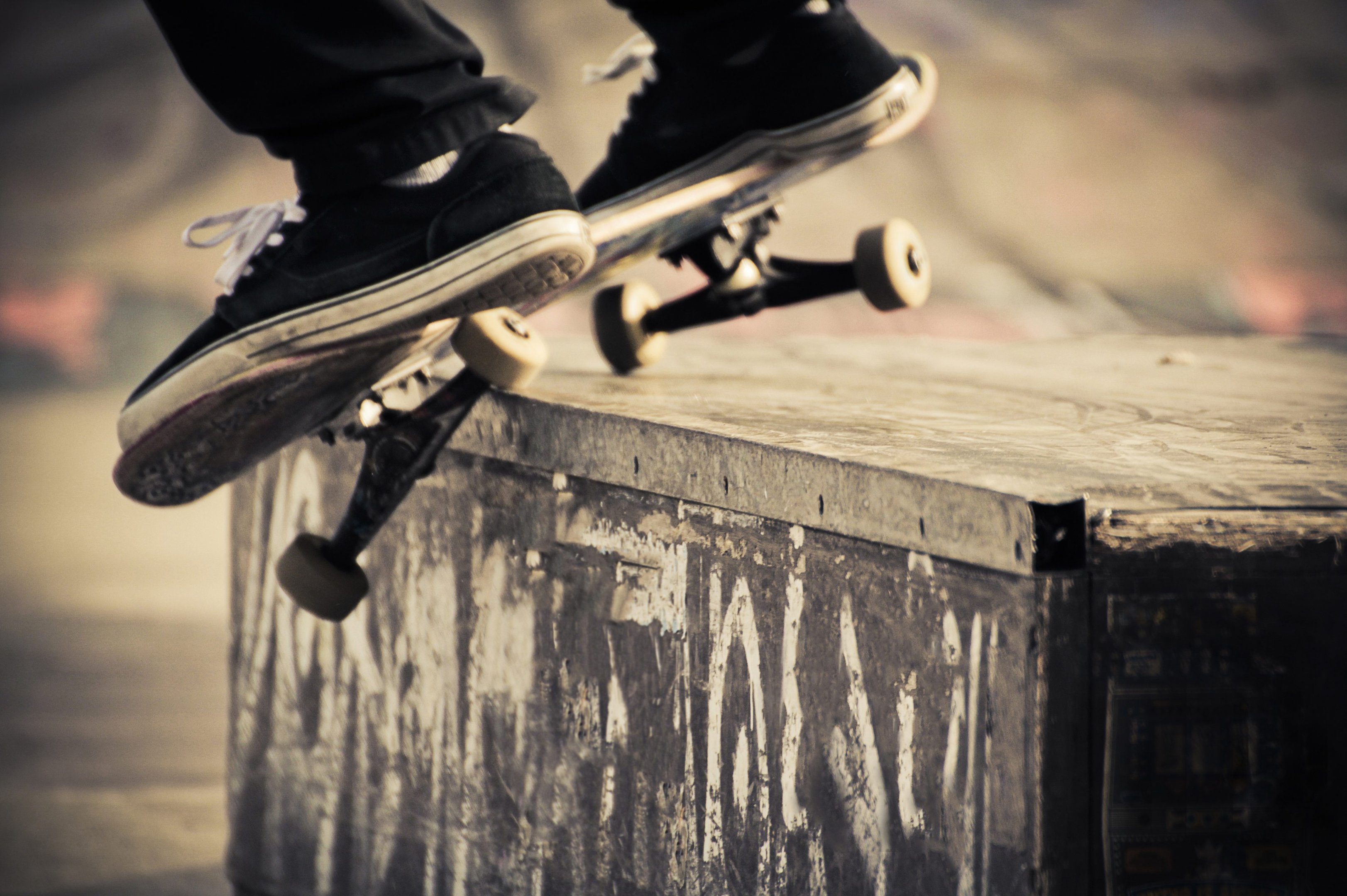 Skate e violão mais baratos: governo reduz impostos de importação