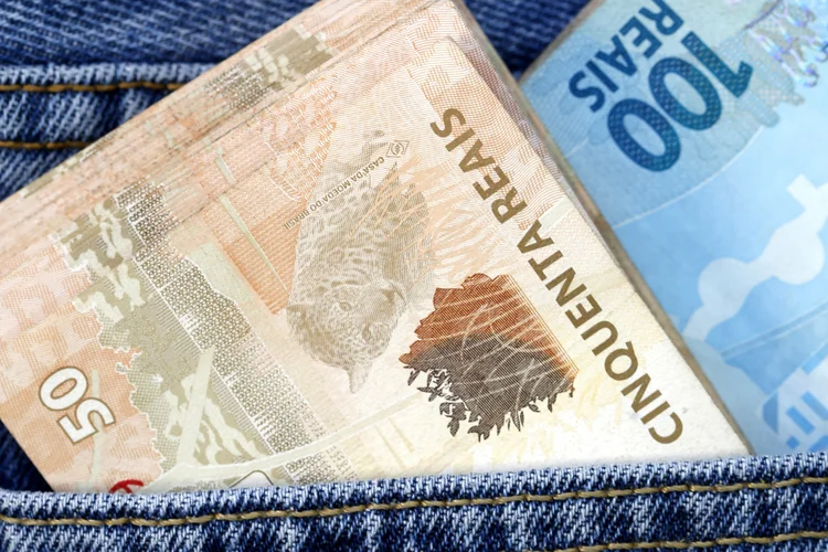 Notas de Real: milhões de reais estariam "entesourados", segundo senador (iStock/Thinkstock)