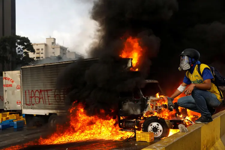 Protestos: para a quarta-feira está prevista outra mobilização até a chancelaria, no centro da capital (Carlos Garcia Rawlins/Reuters)