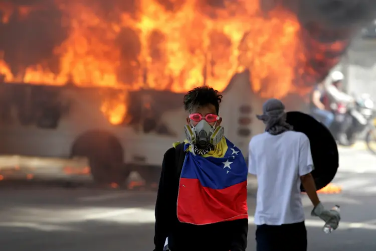 Protestos em Caracas, na Venezuela (Christian Veron/Reuters)