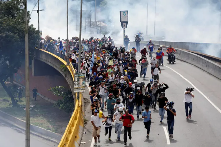Protestos: os violentos protestos contra Maduro já duram quase dois meses (Marco Bello/Reuters)