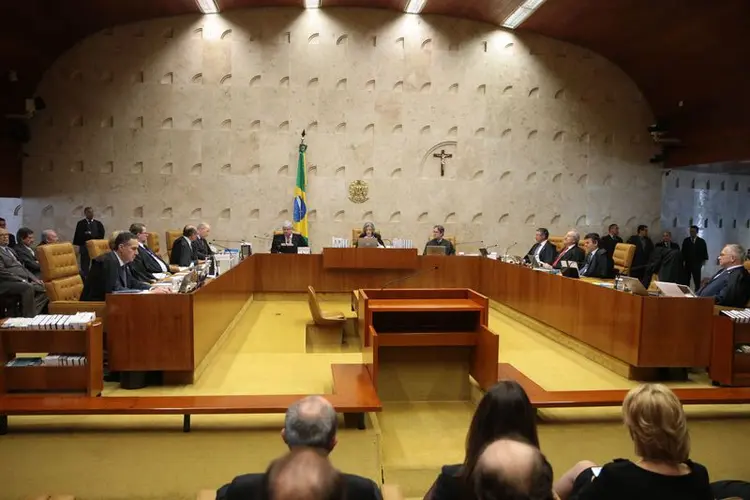 SESSÃO DO SUPREMO: à direita, a toga de Teori ocupa a cadeira em que ele se sentava  / José Cruz/Agência Brasil