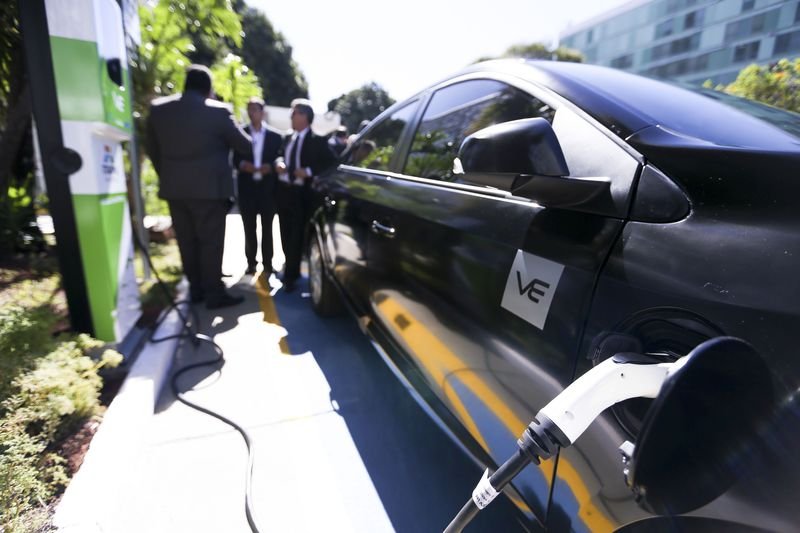 Governo recebe 1º carro elétrico para uso como veículo oficial