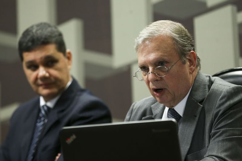 Tasso Jereissati nega chantagem para permanecer na base aliada
