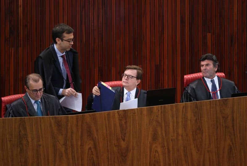 Herman lê relatório e relembra acusações contra chapa Dilma-Temer