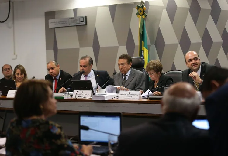CCJ: a expectativa é de que o relatório do senador Romero Jucá seja votado à noite ou na madrugada de quarta para quinta-feira (Antonio Cruz/Agência Brasil/Agência Brasil)