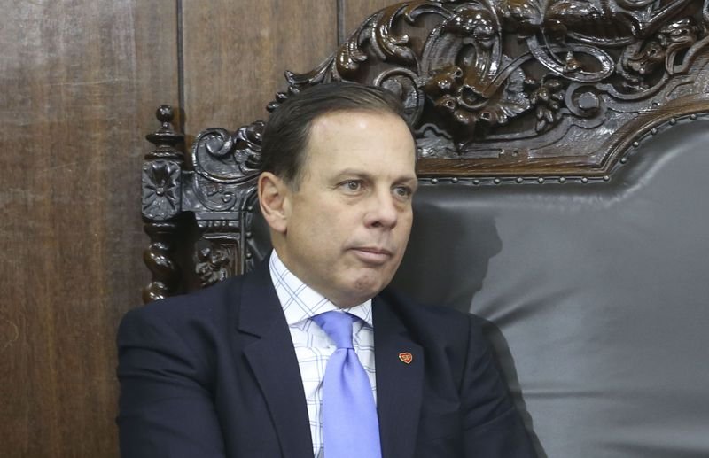 Não se justifica saída de Aécio da presidência do PSDB, diz Doria