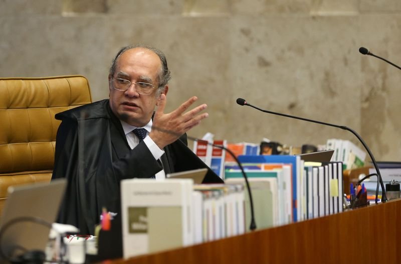 Gilmar Mendes volta a criticar Janot em sessão do STF