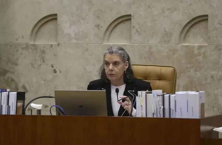 Cármen Lúcia: ela também agradeceu aos demais ministros pela ajuda em "um semestre tão difícil" (José Cruz/Agência Brasil)