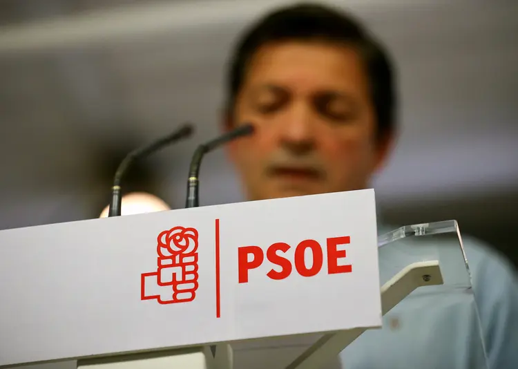 JAVIER FERNANDEZ, DO PSOE: o partido desistiu de se opor a um novo governo do premiê Mariano Rajoy na Espanha / Andrea Comas/Reuters