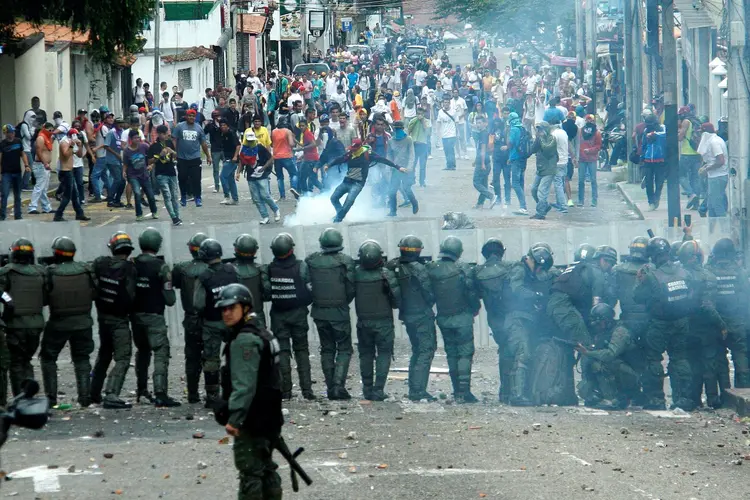 PROTESTO: manifestantes entram em confronto com a polícia na Venezuela; conflitos devem se intensificar  / Carlos Eduardo Ramirez / Reuters