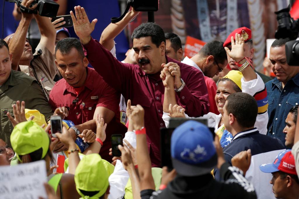 Maduro ataca Mourão e o desafia a liderar golpe de Estado na Venezuela