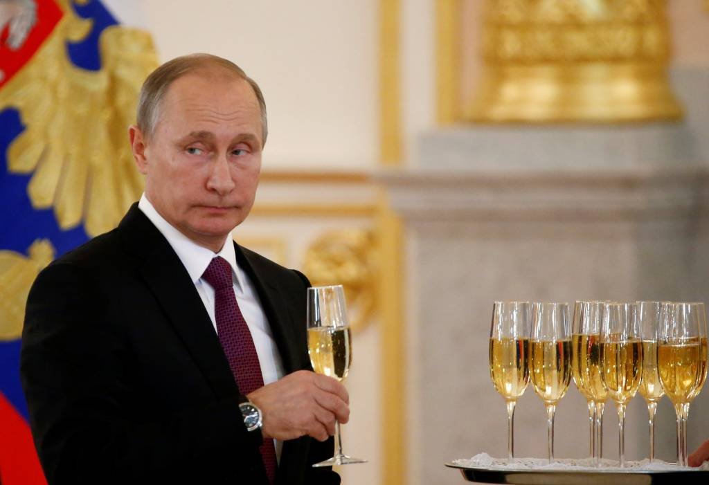 Putin diz não ter decidido se concorrerá à Presidência da Rússia