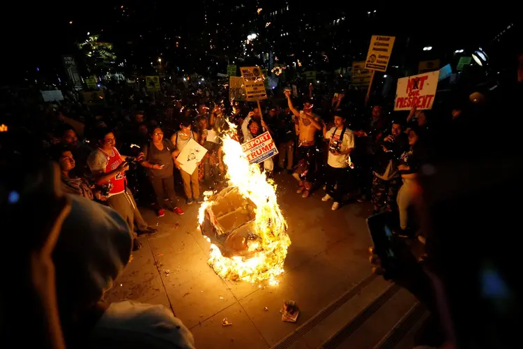 RIXA: Americanos protestam contra a eleição de Donald Trump em Los Angeles, Califórnia / Mario Anzuoni/Reuters