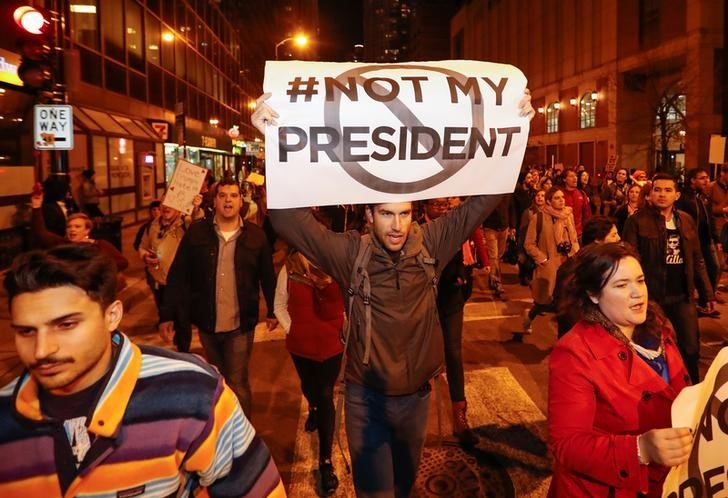 Obama encontra Trump; Contatos com a Rússia&