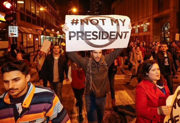 PROTESTOS CONTRA TRUMP: o desastre de Trump é inevitável, mas não será imediato (como no Brexit)  / Kamil Krzacznski/Reuters