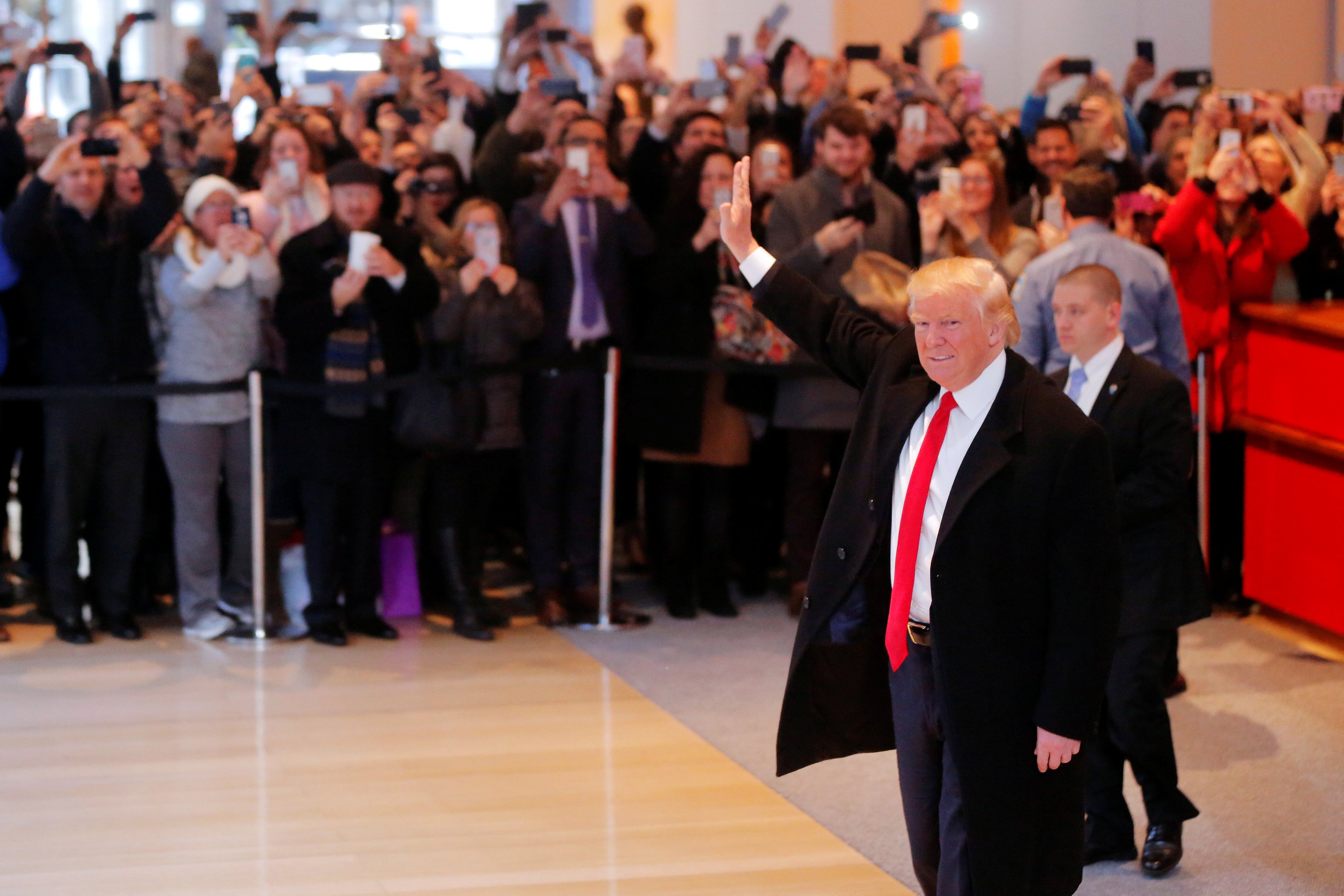 Clinton: perdão de Trump?; Colômbia sem acordo&
