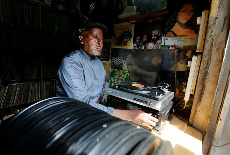 VINIL: as vendas de discos superaram as digitais no Reino Unido  / Thomas Mukoya/ Reuters