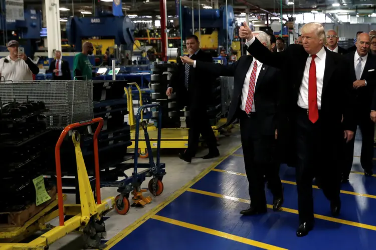 TRUMP E A CARRIER: o novo governo adota uma expansão da política corporativa do tipo que não se vê desde as economias fascistas da Alemanha e Itália da década de 30 / Mike Segar/Reuters