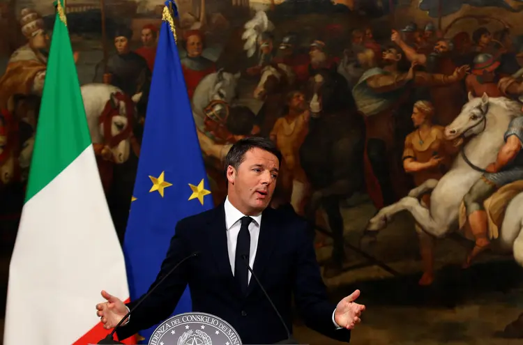 MATTEO RENZI: premiê italiano só deve deixar o cargo após a votação da lei orçamentária de 2017 / Alessandro Bianchi/Reuters