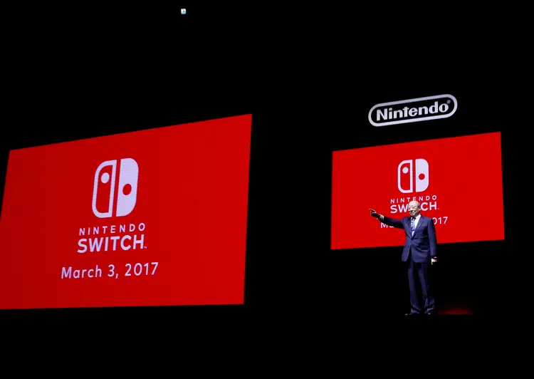 APRESENTAÇÃO DO SWITCH: o presidente da Nintendo, Tatsumi Kimishima, deposita, no novo console, as chances de volta por cima da empresa / Kim Kyung-Hoon/Reuters