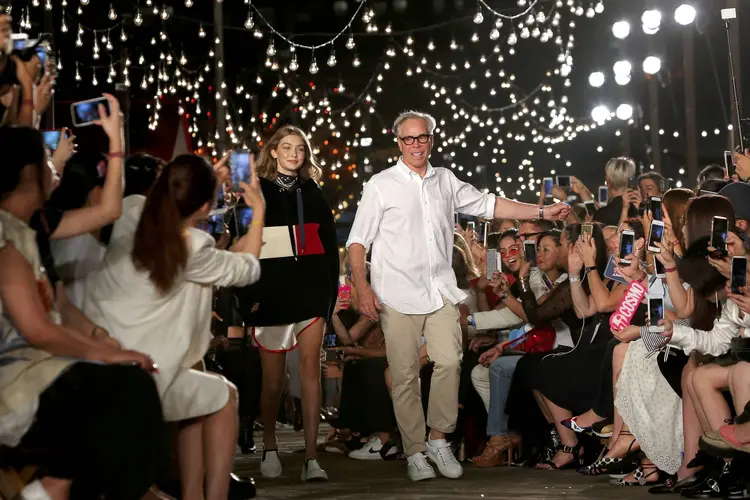 A modelo Gigi Hadid e o estilista Tommy Hilfiger na temporada de verão da Semana de Moda de Nova York &#8211; 9/9/2016 / Andrew Kelly/File Photo/Reuters (Andrew Kelly/File Photo/Reuters)