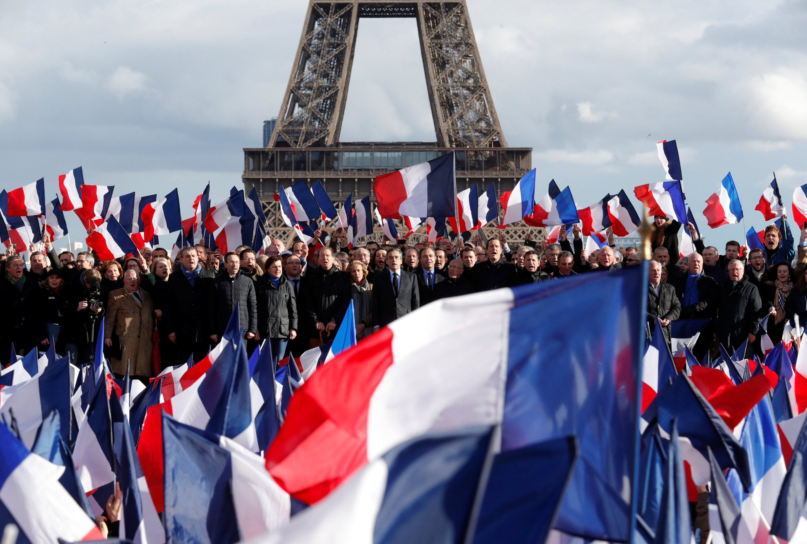 Snap: 1ª queda; Fillon apoiado&