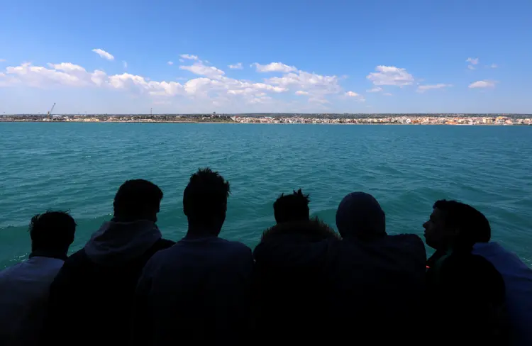Imigrantes: deste total, 1.200 imigrantes chegaram ao porto de Salerno (Yannis Behrakis/Reuters)