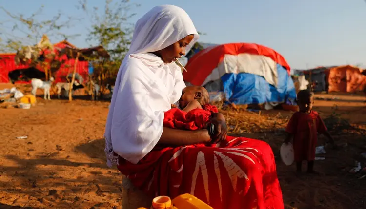 SOMÁLIA: País africano é um dos que corre o risco de assistir à morte em massa por fome / Zohra Bensemra/Reuters (Zohra Bensemra/Reuters)