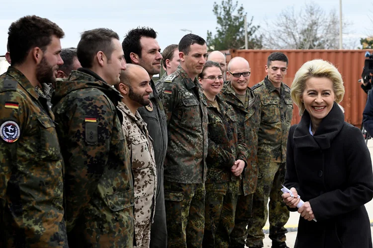 Ursula Von der Leyen: ministra alemã é formada em Medicina e suas primeiras nomeações políticas foram na área tradicionalmente “feminina” de política social (Tobias Schwarz/Reuters)