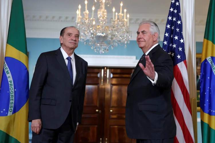Aloysio Nunes e Rex Tillerson: Tillerson afirmou aos jornalistas que estava "encantado" de recebê-lo em Washington (Yuri Gripas/Reuters)