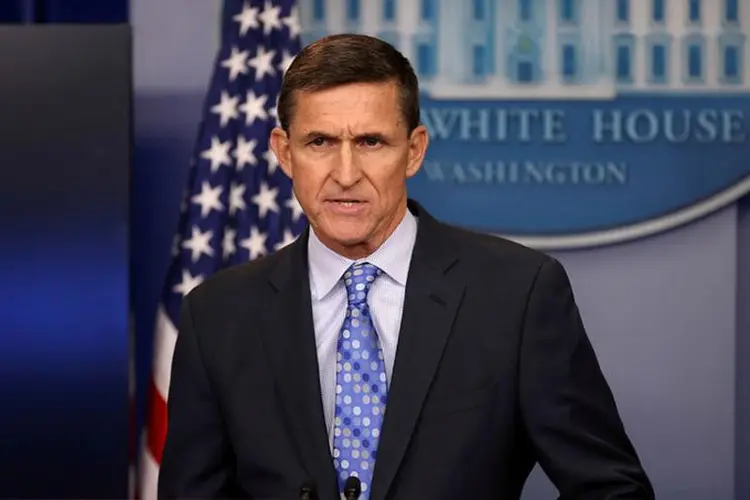 Michael Flynn foi demitido pelo governo Trump em fevereiro porque autoridades disseram que ele não explicou devidamente telefonemas com o embaixador da Rússia (Carlos Barria/Reuters)