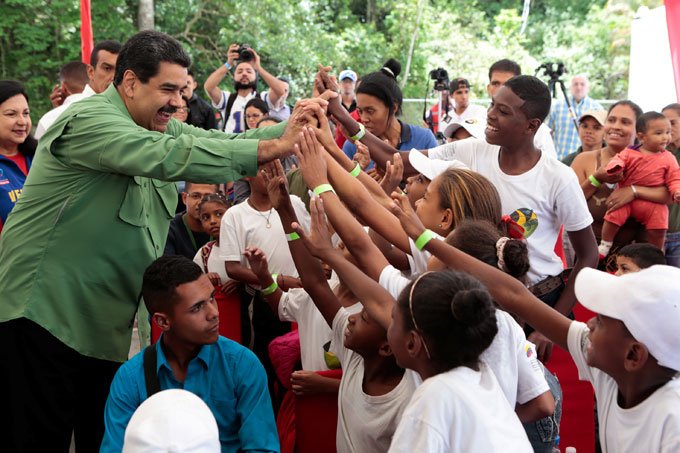 Maduro deve oficializar referendo para Constituição nesta segunda