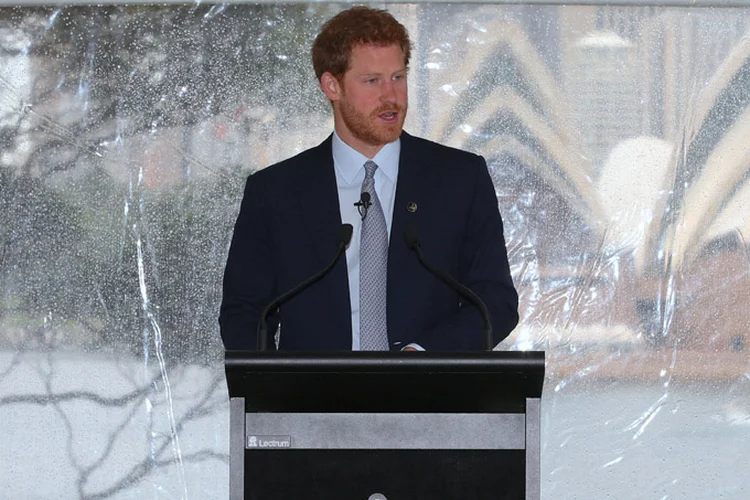 Príncipe Harry: "a monarquia é uma força do bem. Não queremos diluir a magia... o público britânico e o mundo todo precisam de instituições como ela" (David Moir/Reuters)