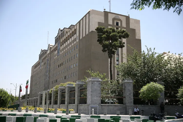 Ataques no Irã: ao menos quatro pessoas permanecem sob o poder dos atacantes nos andares superiores do Parlamento (Foto/Reuters)