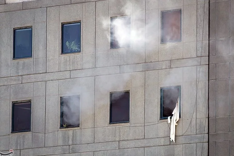 Irã: locais foram atacados por 7 ou 8 terroristas (Tasnim News Agency/Handout/Reuters)