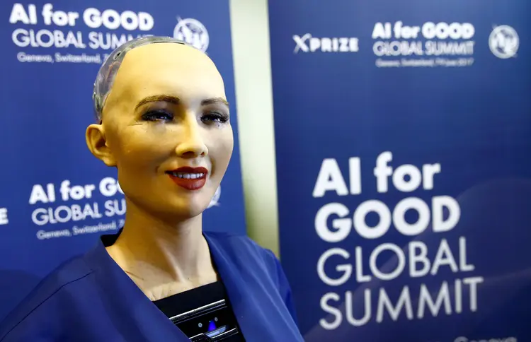 Sophia: "A inteligência artificial é boa para o mundo e ajuda as pessoas de várias maneiras", declarou Sophia (Denis Balibouse/Reuters)