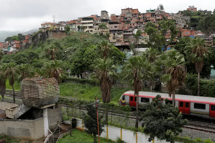 Favela Enero: "À medida que estes grupos armados estão nos ameaçando aqui, apoiadores da oposição devem se expressar na clandestinidade" (Marco Bello/Reuters)