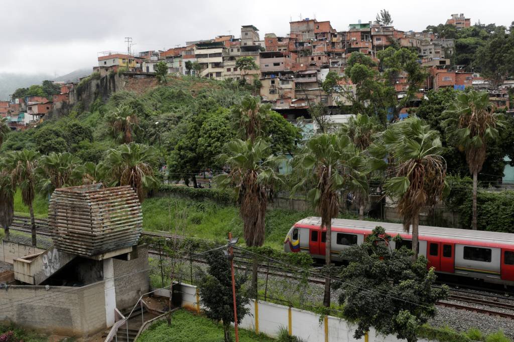 Oposição venezuelana ganha espaço entre os mais pobres