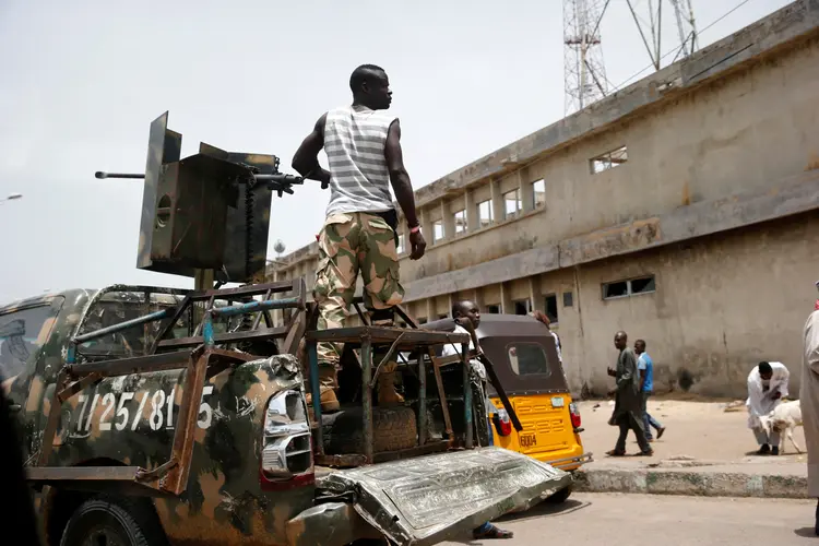 Nigéria: os atentados também provocaram a morte das terroristas, totalizando 17 o número de mortos (Akintunde Akinleye/Reuters)
