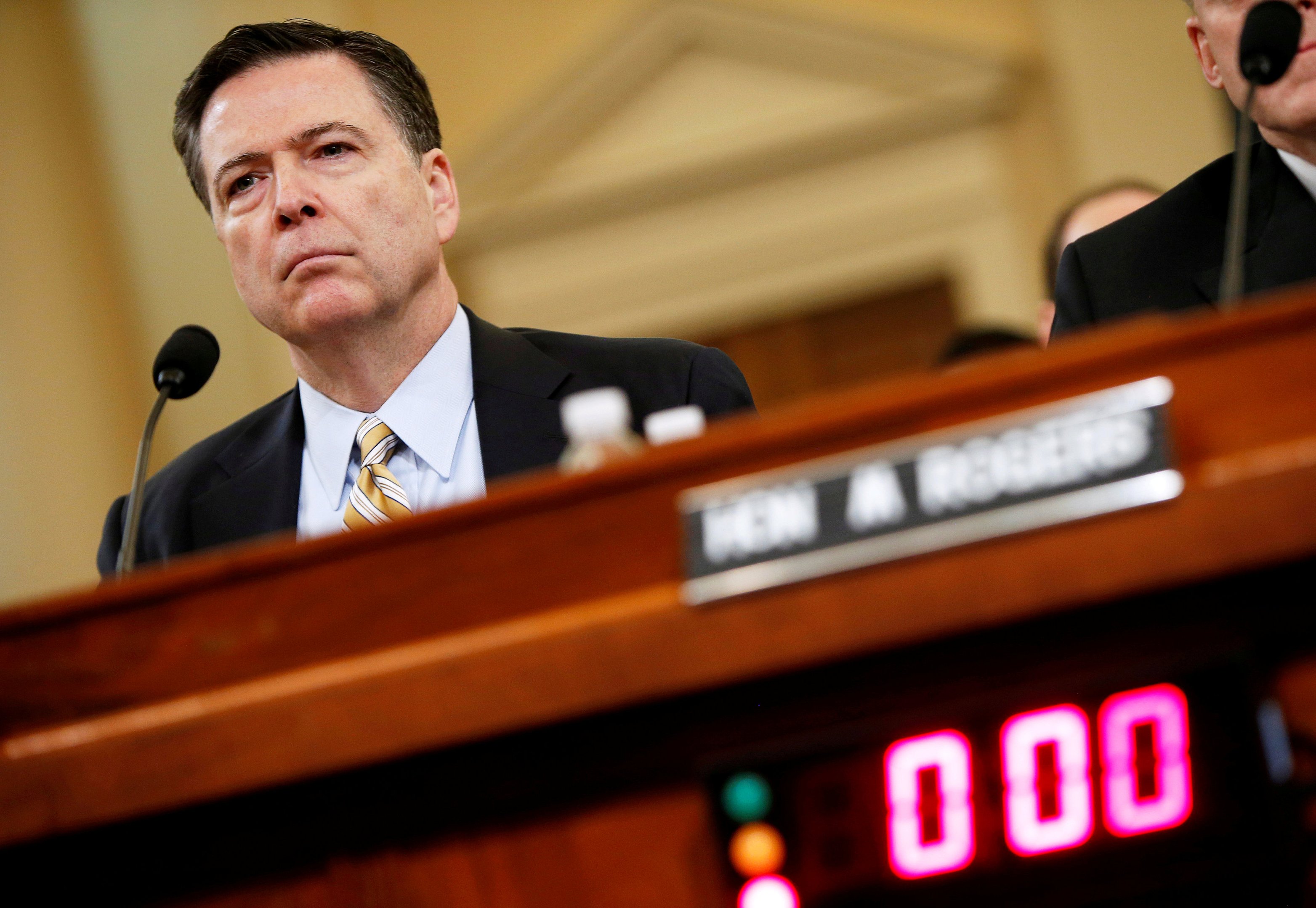 Ex-diretor do FBI confirma que Trump pediu fim de investigação