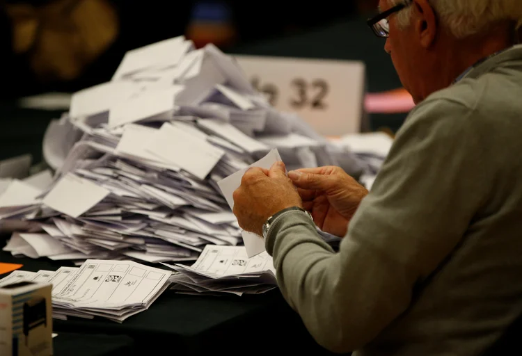 Eleições: os trabalhistas ficariam com 266, seguidos do Partido Nacionalista Escocês, com 34 (Andrew Yates/Reuters)