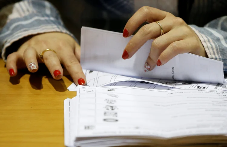 Eleições: conservadores e trabalhistas mostraram cautela em relação às pesquisas de boca de urna (REUTERS/Paul Childs/Reuters)