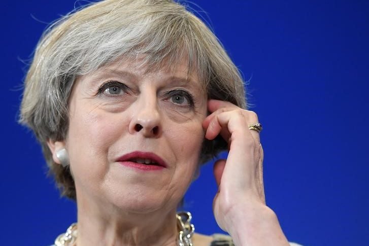 Boris Johnson apoia May e nega candidatura para substituí-la