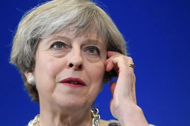 Theresa May: "Se eu perder só seis deputados, Corbyn negociará (o Brexit)" (Toby Melville/Reuters)