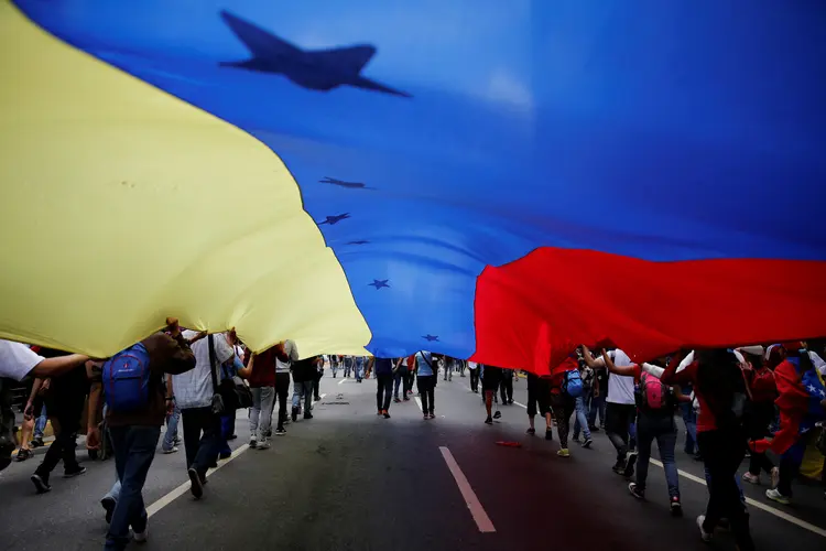 Venezuela: a oposição realizará um plebiscito simbólico neste domingo (16) (Ivan Alvarado/Reuters)