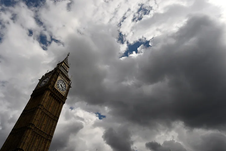 Brexit: May precisa encontrar respostas para o drama político que se desenrola no país e ameaça sua estratégia para o Brexit (Clodagh Kilcoyne/Reuters)